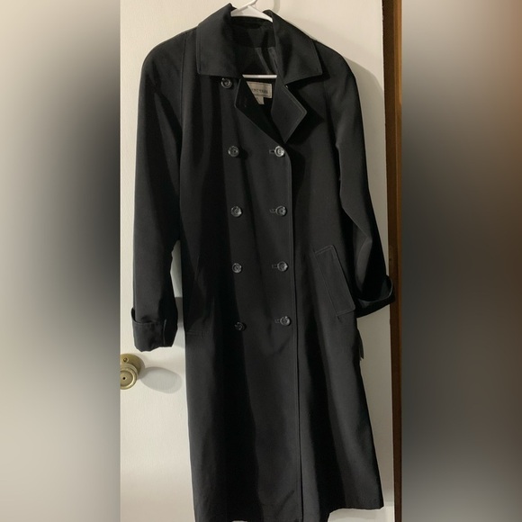 Regeant Park Jackets & Blazers - NWT! CLASSIC REGENT PARK BLACK TRENCH COAT w/BELT. Size Petite Medium. No hood.